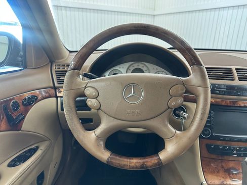 Used 2008 Mercedes-Benz E 350 4MATIC Sedan image 19