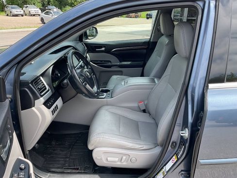 Used 2014 Toyota Highlander Limited w/ Driver Technology Package AWD/4WD image 13