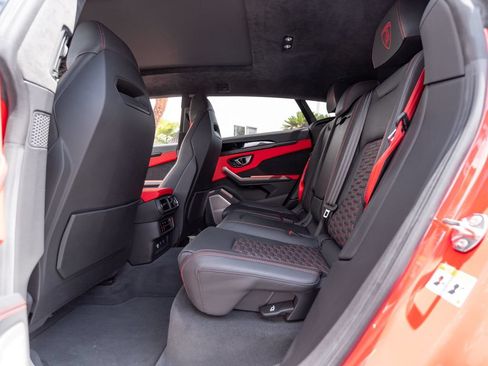 Used 2022 Lamborghini Urus AWD/4WD image 23
