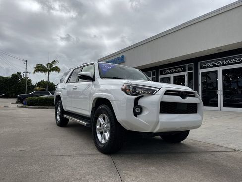 Used 2021 Toyota 4Runner SR5 Premium w/ Moonroof Package AWD/4WD image 30