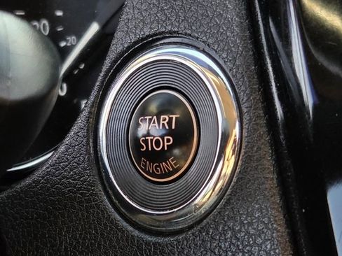 Used 2018 Nissan Rogue SV image 29