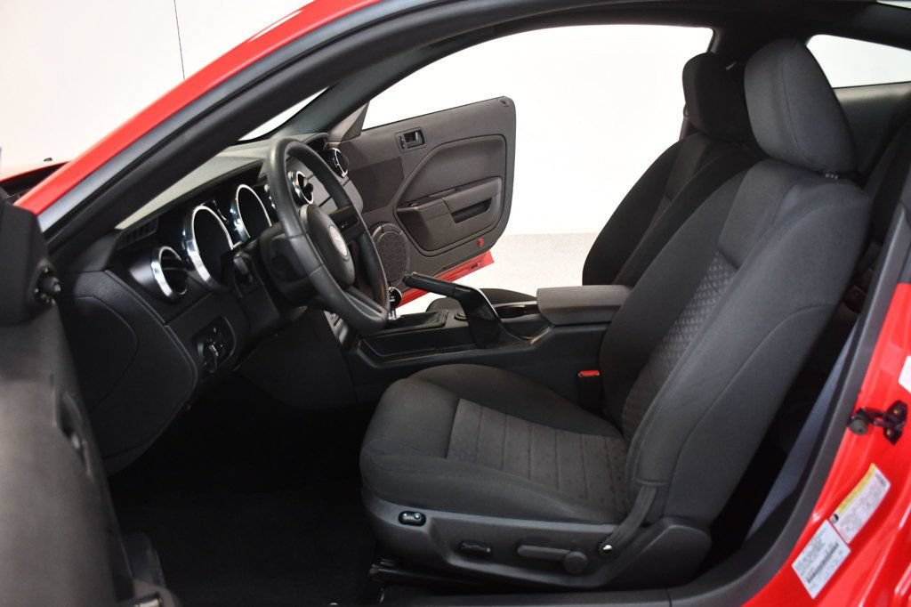 Used 2005 Ford Mustang GT RWD image 29