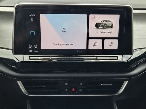 Used 2024 Volkswagen Atlas Cross Sport SE image 16