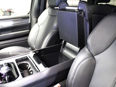 New 2025 Jeep Wagoneer L Series II image 24