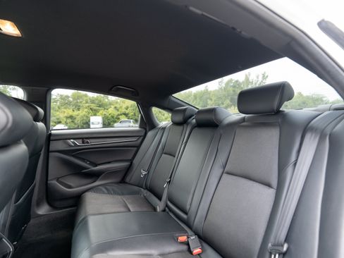 Used 2018 Honda Accord Sport image 9