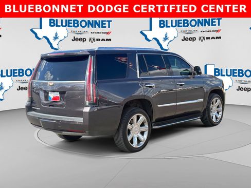 Used 2018 Cadillac Escalade Luxury RWD image 5