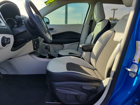 Used 2019 Jeep Compass Latitude image 16