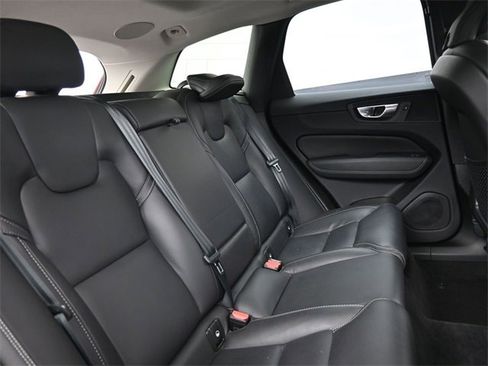 Used 2023 Volvo XC60 B5 Ultimate w/ Climate Package image 33