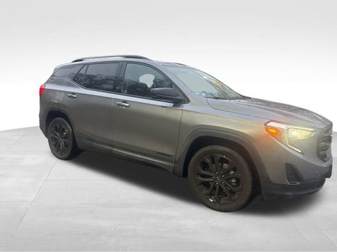 Used 2020 GMC Terrain SLE w/ Elevation Edition image 8