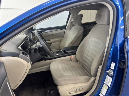 Used 2018 Ford Fusion SE w/ Fusion SE Technology Package image 9