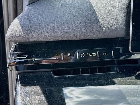 Used 2024 BMW 530i w/ M Sport Package RWD image 10