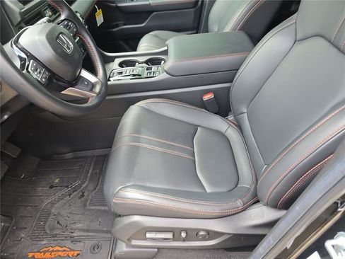 Used 2025 Honda Pilot TrailSport image 22