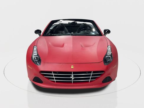 Used 2016 Ferrari California T image 4