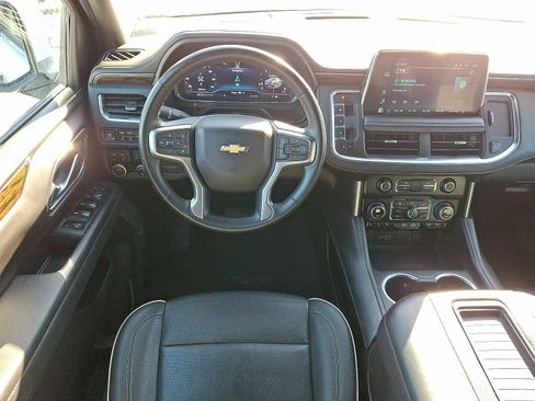 Used 2023 Chevrolet Suburban Premier image 12