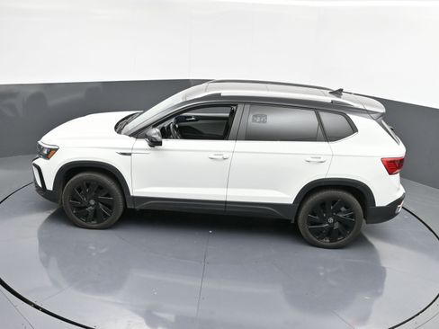 Used 2024 Volkswagen Taos SE w/ Panoramic Sunroof Package image 33