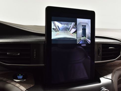 Used 2020 Ford Explorer Platinum w/ Premium Technology Package image 23