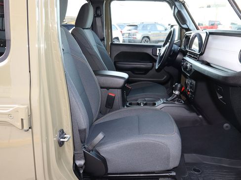 Used 2025 Jeep Gladiator Willys image 31