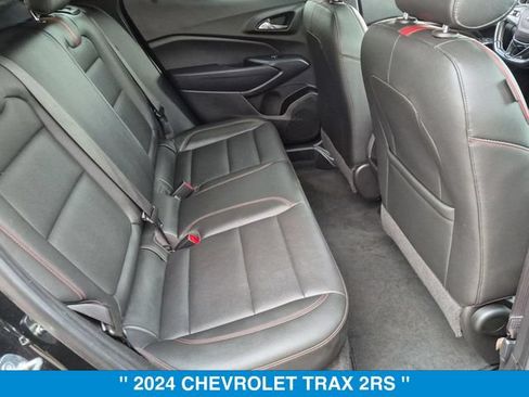 Used 2024 Chevrolet Trax RS w/ Sunroof Package FWD image 31