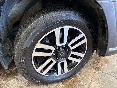 Used 2023 Toyota 4Runner Limited image 14