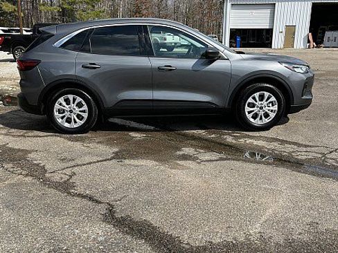 Used 2023 Ford Escape Active w/ Cold Weather Package image 8