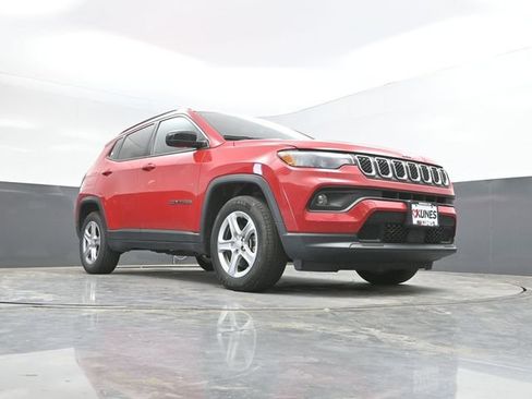 Used 2024 Jeep Compass Latitude AWD/4WD image 43