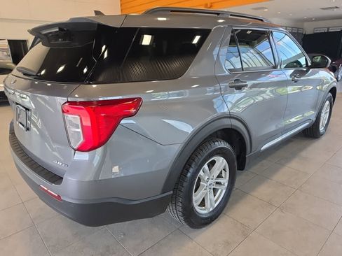 Used 2023 Ford Explorer XLT AWD/4WD image 7