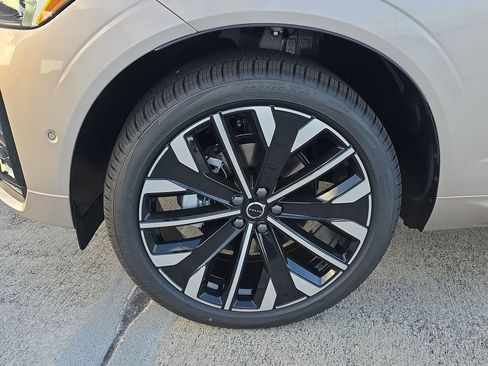 New 2026 Volvo XC60 B5 Ultra w/ Protection Package Premier AWD/4WD image 4