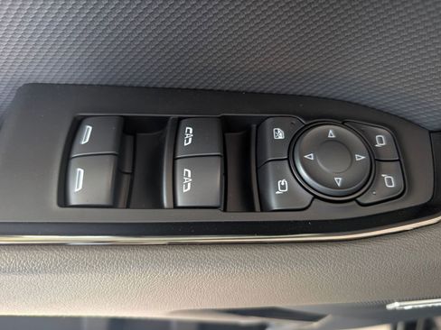 Used 2023 Chevrolet Silverado 1500 ZR2 w/ Technology Package image 9