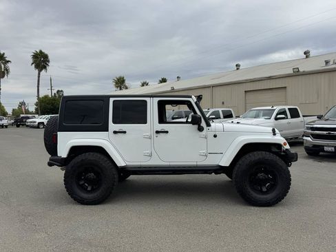 Used 2016 Jeep Wrangler Unlimited Sahara AWD/4WD image 11