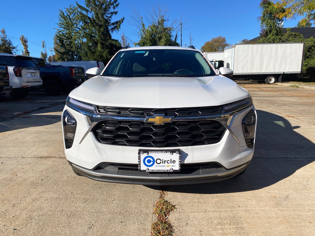 New 2026 Chevrolet Trax LT w/ LT Convenience Package FWD image 3