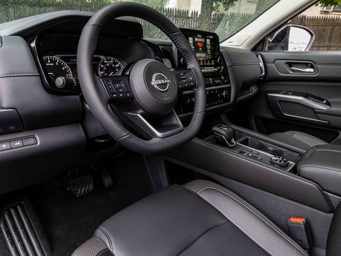 Certified 2025 Nissan Pathfinder SL w/ SL Premium Package image 7