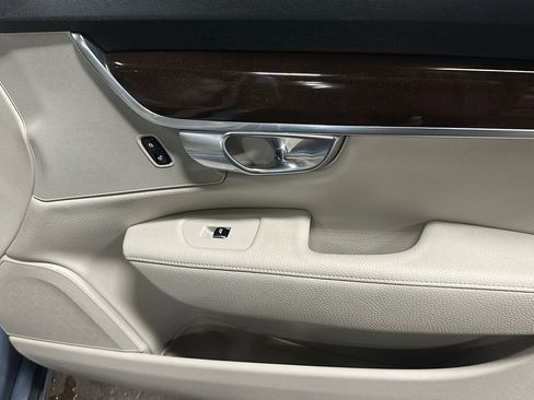Used 2020 Volvo S90 T6 Momentum image 18