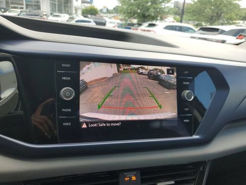 Certified 2023 Volkswagen Taos SE w/ Panoramic Sunroof Package FWD image 31