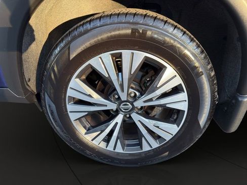 Used 2021 Nissan Rogue SV w/ Premium Package image 22