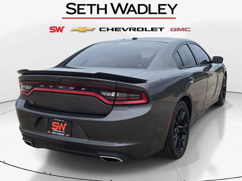 Used 2018 Dodge Charger SXT w/ Blacktop Package RWD image 7