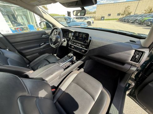 Used 2024 Nissan Pathfinder SL AWD/4WD image 29
