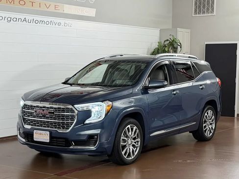 Used 2024 GMC Terrain Denali w/ Denali Premium Package AWD/4WD image 7