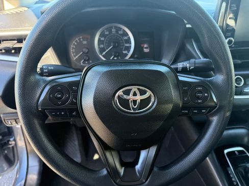 Used 2022 Toyota Corolla LE image 17