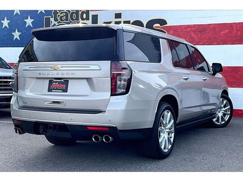 Used 2024 Chevrolet Suburban High Country AWD/4WD image 2
