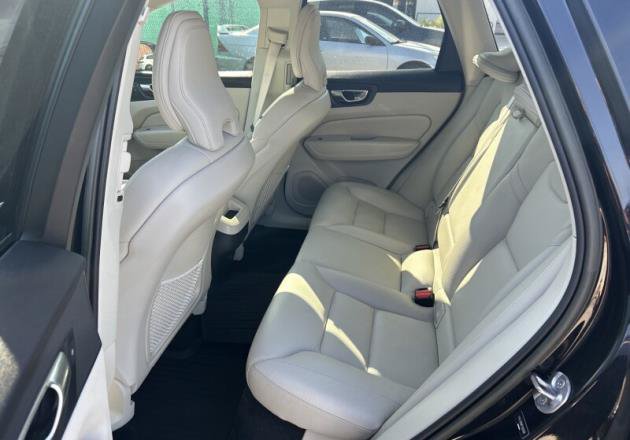 Used 2023 Volvo XC60 B5 Plus w/ Climate Package AWD/4WD image 5