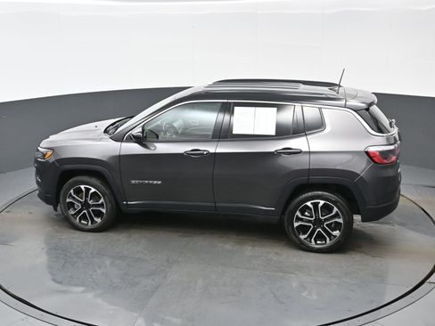 Used 2022 Jeep Compass Limited image 33