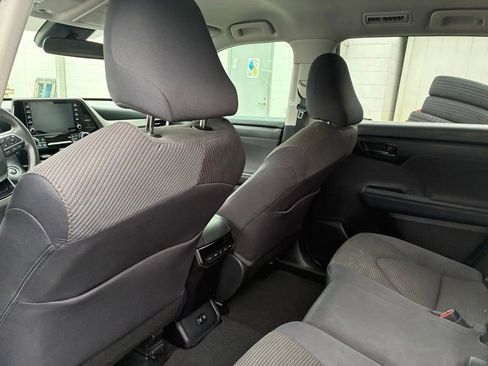 Used 2021 Toyota Highlander L FWD image 14