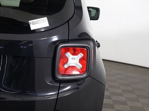 Used 2023 Jeep Renegade Latitude AWD/4WD image 15