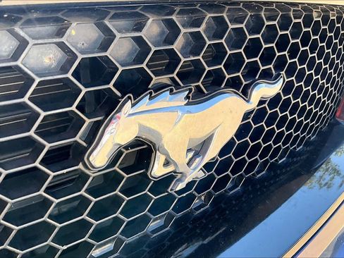 Used 2018 Ford Mustang GT RWD image 9