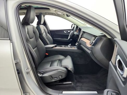 Used 2024 Volvo XC60 B5 Ultimate w/ Protection Package Premier AWD/4WD image 26
