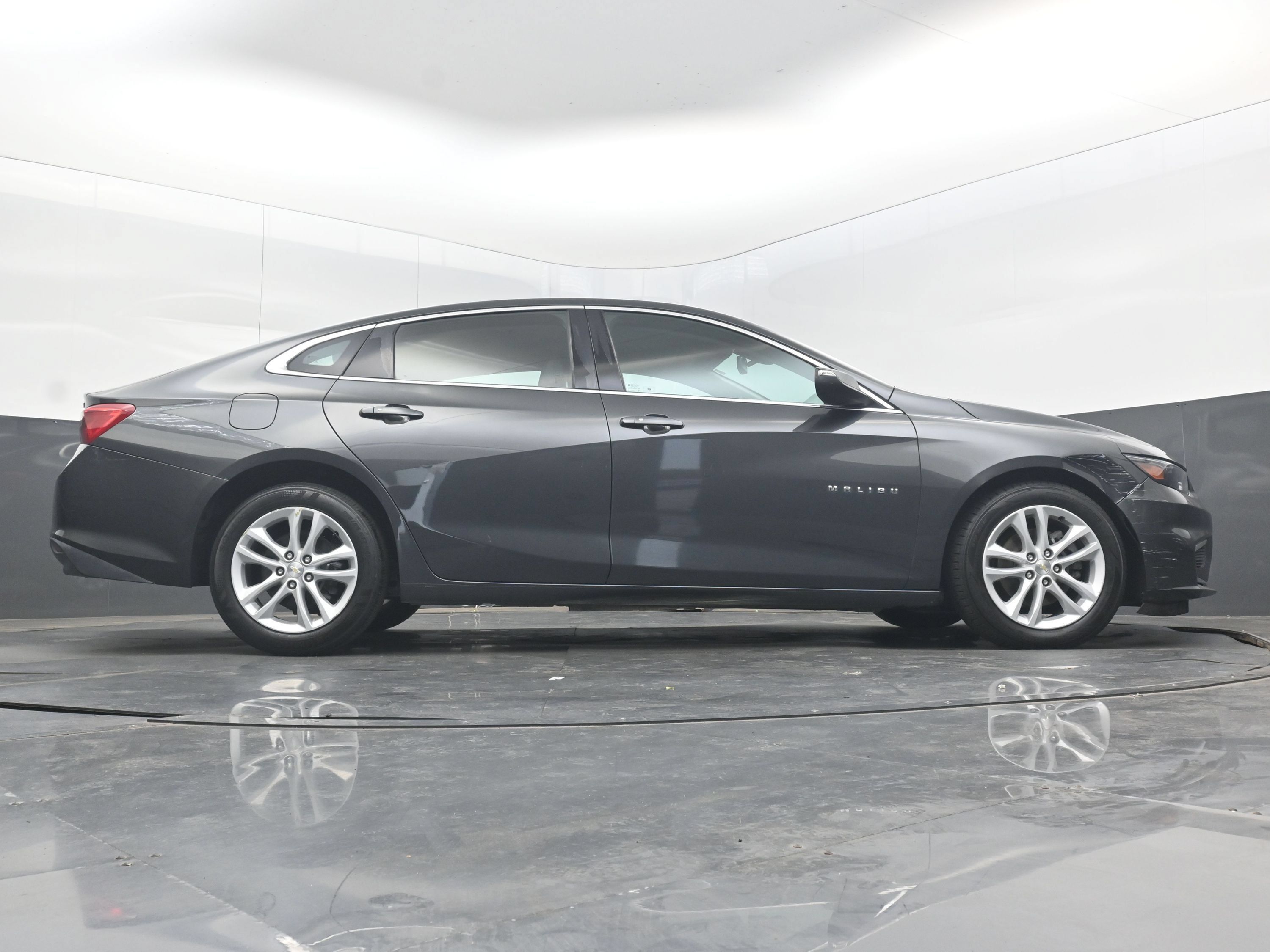 Used 2017 Chevrolet Malibu LT w/ Leather Package FWD image 31