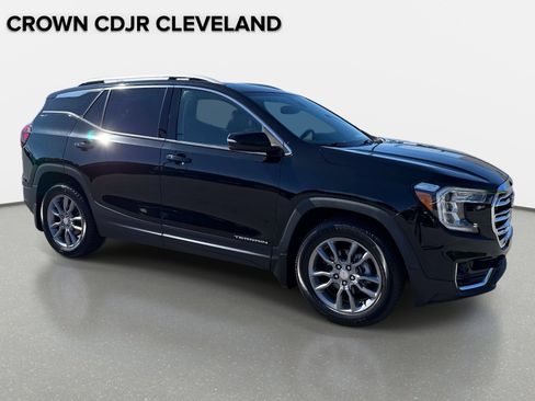 Used 2022 GMC Terrain SLT w/ Infotainment Package II FWD image 2