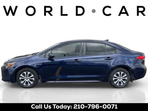 Used 2020 Toyota Corolla LE FWD image 3