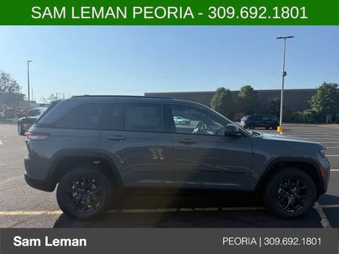 New 2027 Jeep Grand Cherokee 4WD image 2