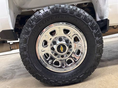 Used 2019 Chevrolet Silverado 2500 W/T AWD/4WD image 34